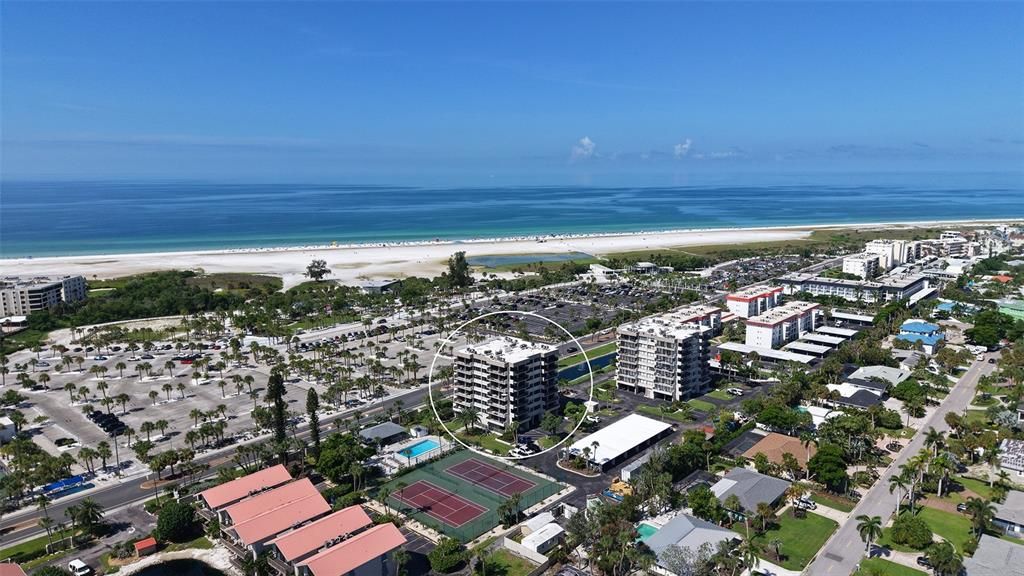 For Sale: $899,900 (2 beds, 2 baths, 1204 Square Feet)