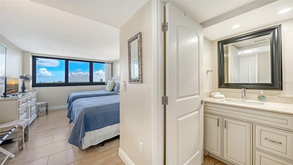 For Sale: $899,900 (2 beds, 2 baths, 1204 Square Feet)