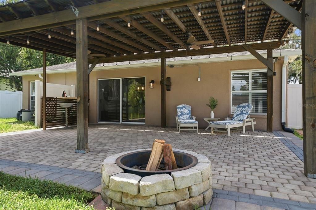 For Sale: $350,000 (3 beds, 2 baths, 1440 Square Feet)