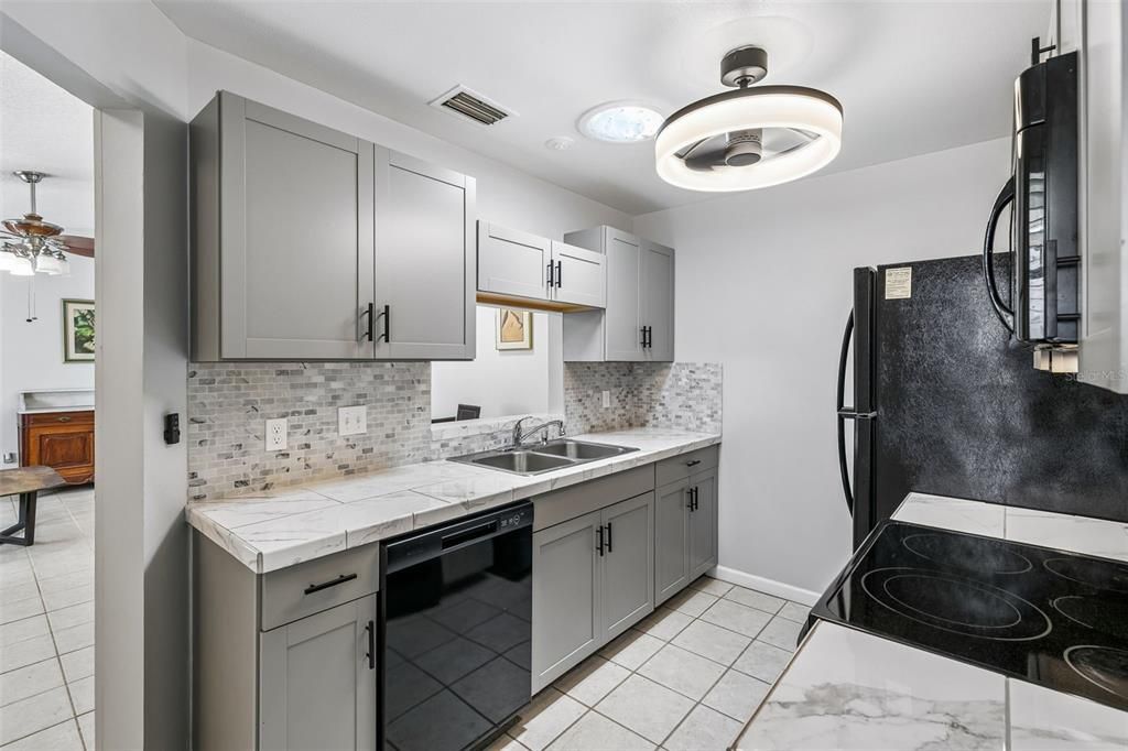 En Venta: $660,000 (4 camas, 2 baños, 1840 Pies cuadrados)