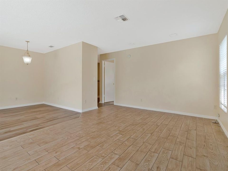 For Sale: $417,000 (4 beds, 2 baths, 1937 Square Feet)