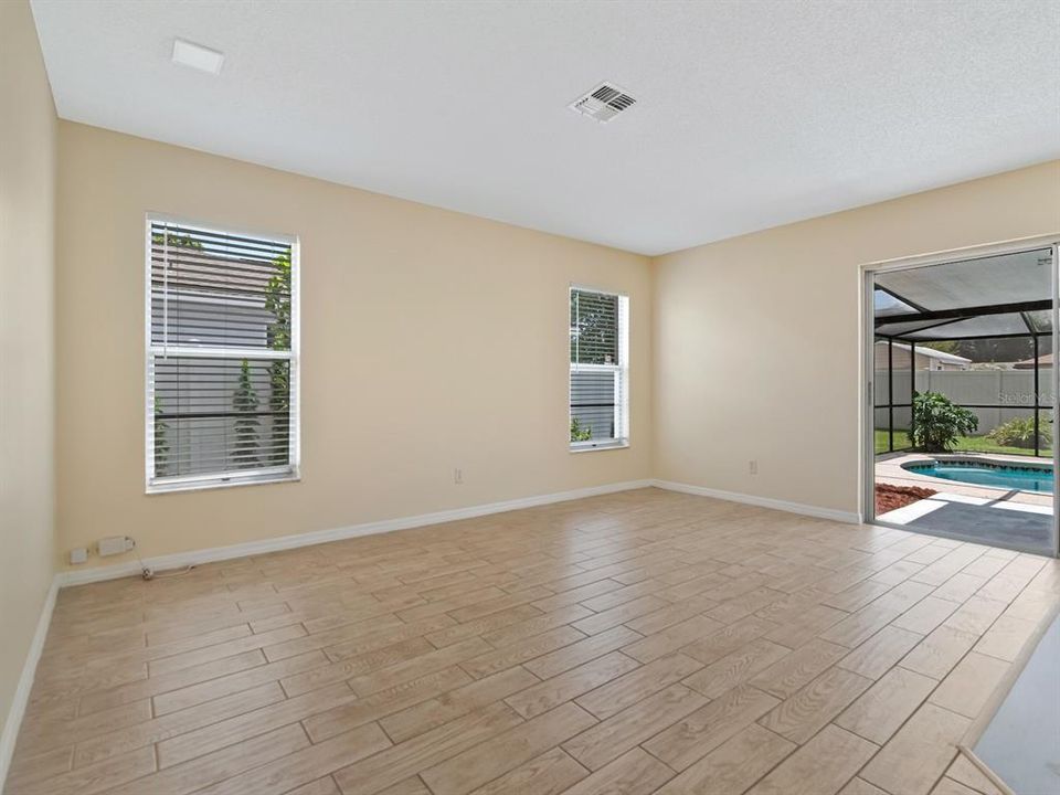 For Sale: $417,000 (4 beds, 2 baths, 1937 Square Feet)