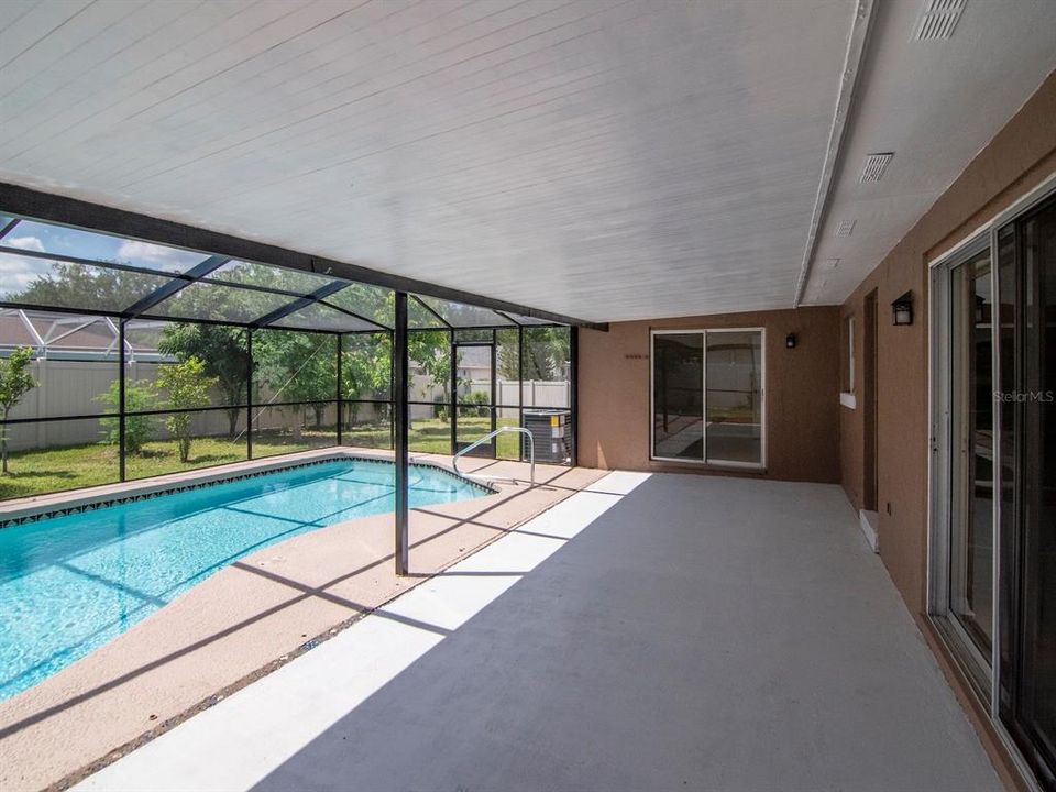 For Sale: $417,000 (4 beds, 2 baths, 1937 Square Feet)