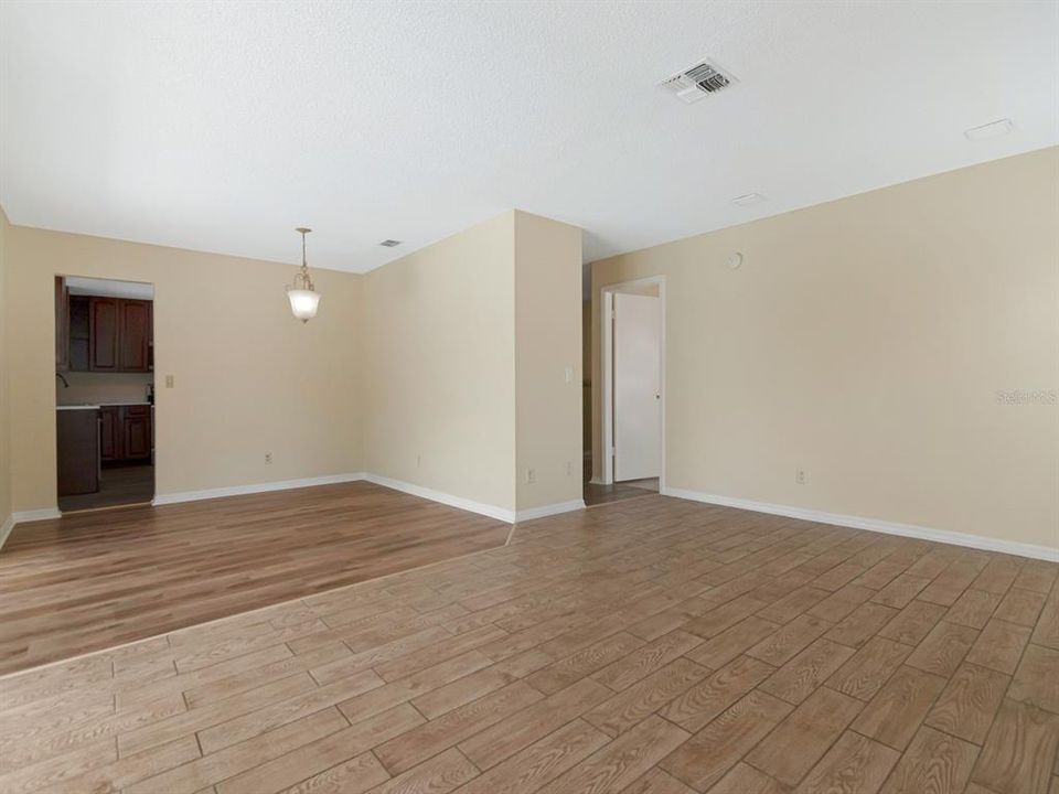 For Sale: $417,000 (4 beds, 2 baths, 1937 Square Feet)