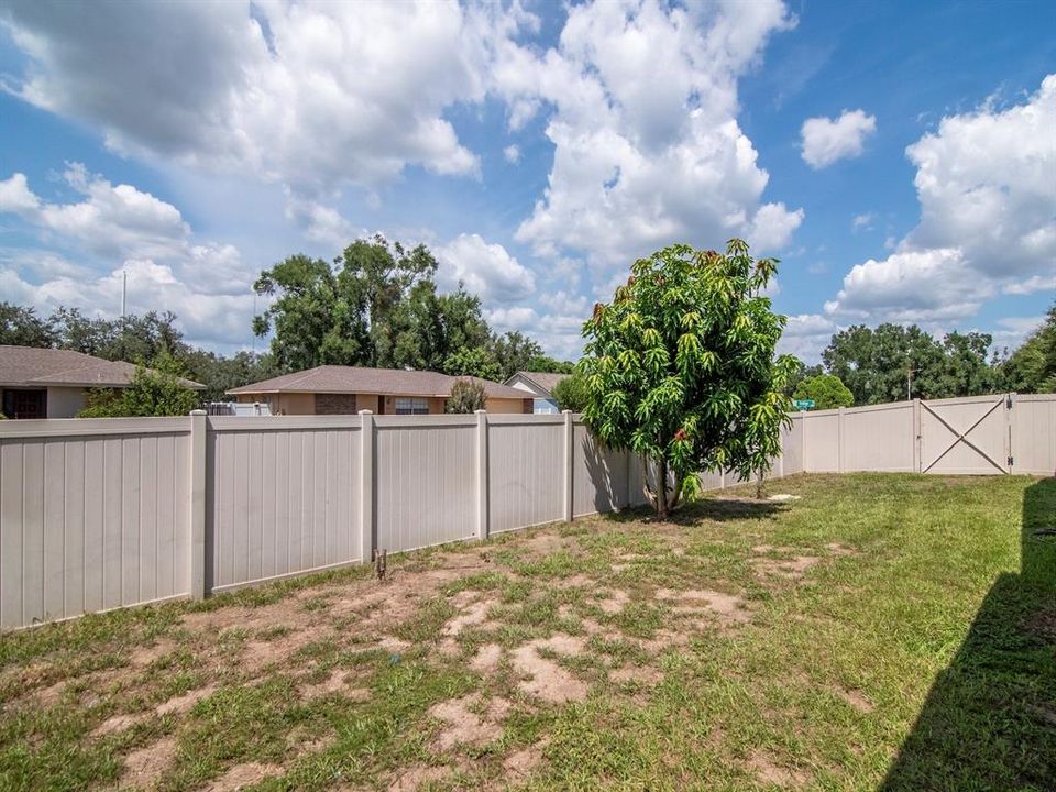 For Sale: $417,000 (4 beds, 2 baths, 1937 Square Feet)