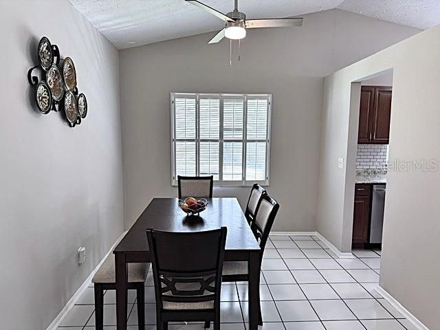En Venta: $376,000 (3 camas, 2 baños, 1269 Pies cuadrados)