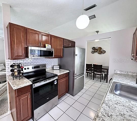 En Venta: $376,000 (3 camas, 2 baños, 1269 Pies cuadrados)