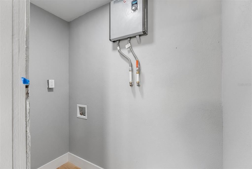 En Venta: $535,000 (4 camas, 2 baños, 2390 Pies cuadrados)