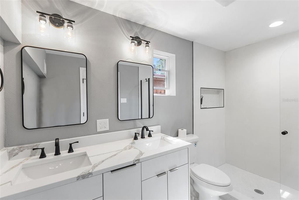 En Venta: $535,000 (4 camas, 2 baños, 2390 Pies cuadrados)