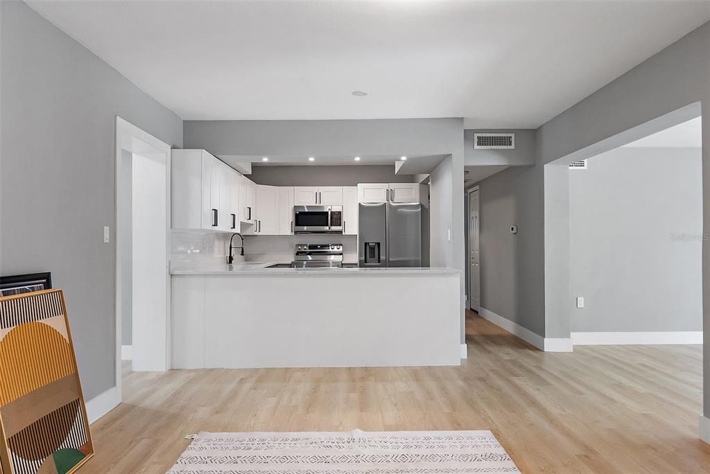 En Venta: $535,000 (4 camas, 2 baños, 2390 Pies cuadrados)