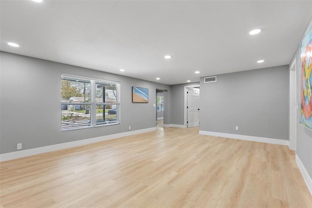 En Venta: $535,000 (4 camas, 2 baños, 2390 Pies cuadrados)