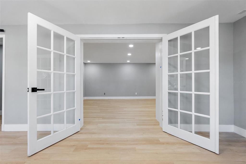 En Venta: $535,000 (4 camas, 2 baños, 2390 Pies cuadrados)