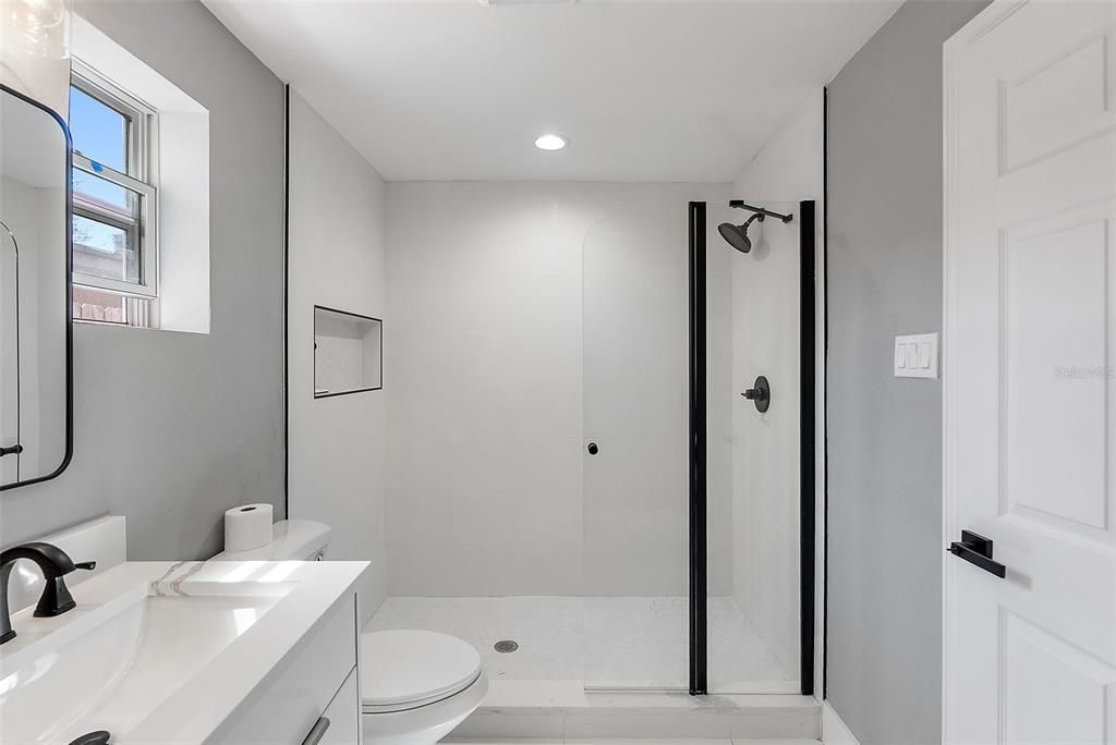 En Venta: $535,000 (4 camas, 2 baños, 2390 Pies cuadrados)