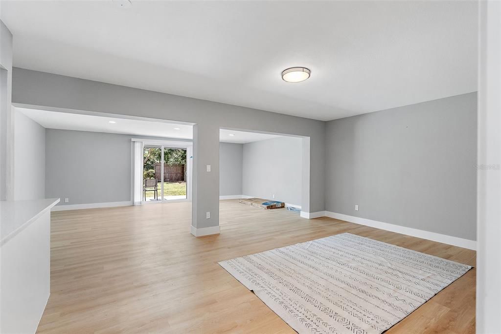 En Venta: $535,000 (4 camas, 2 baños, 2390 Pies cuadrados)