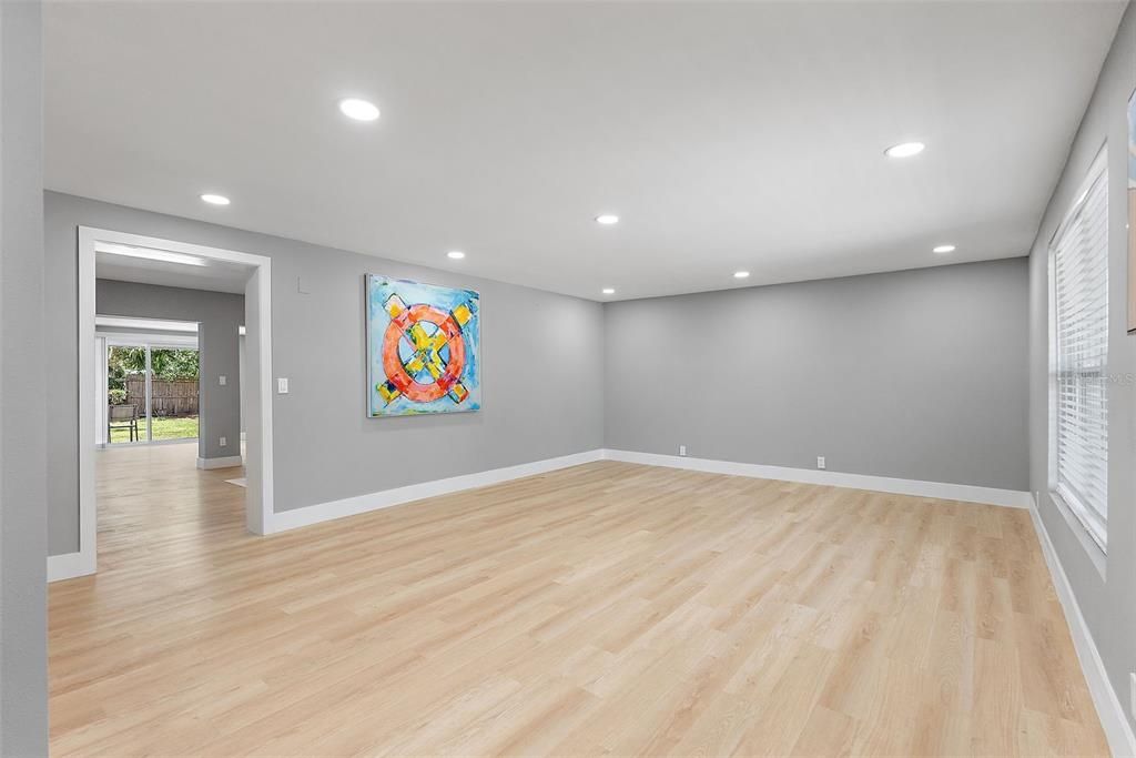 En Venta: $535,000 (4 camas, 2 baños, 2390 Pies cuadrados)
