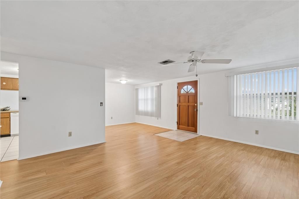 En Venta: $244,900 (2 camas, 2 baños, 1368 Pies cuadrados)
