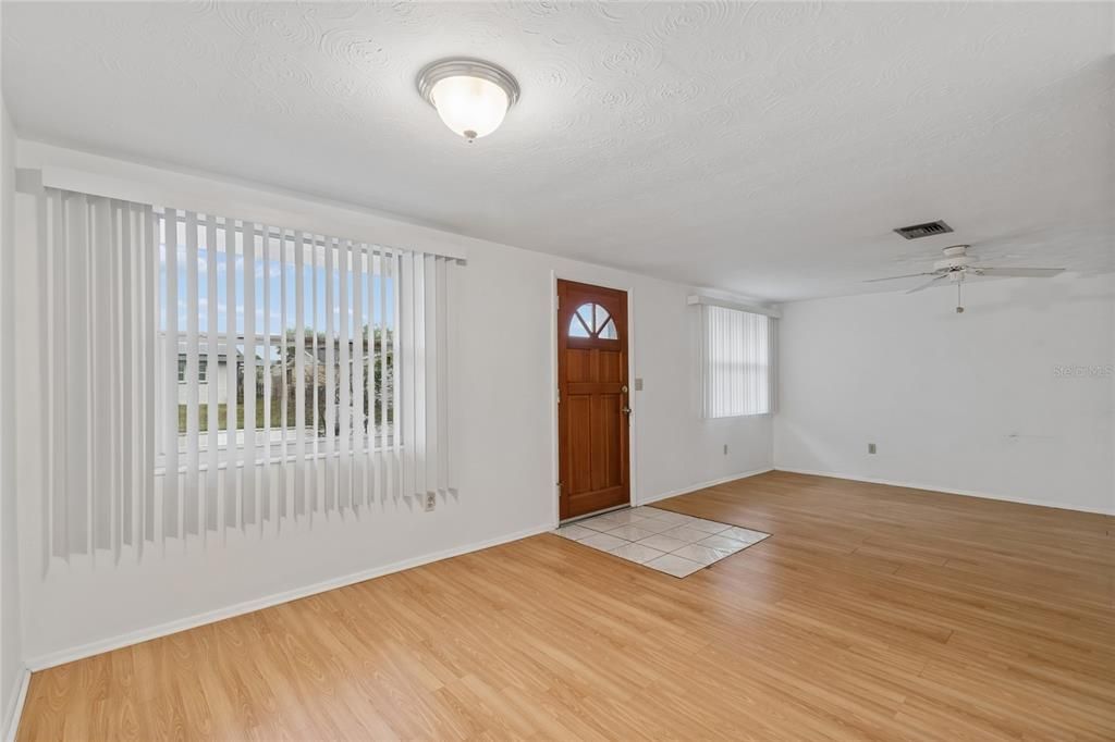 En Venta: $244,900 (2 camas, 2 baños, 1368 Pies cuadrados)