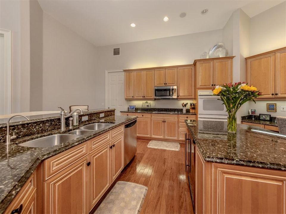 For Sale: $1,095,000 (3 beds, 3 baths, 3220 Square Feet)