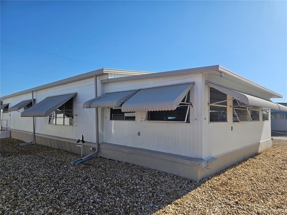 For Sale: $94,900 (2 beds, 2 baths, 1152 Square Feet)