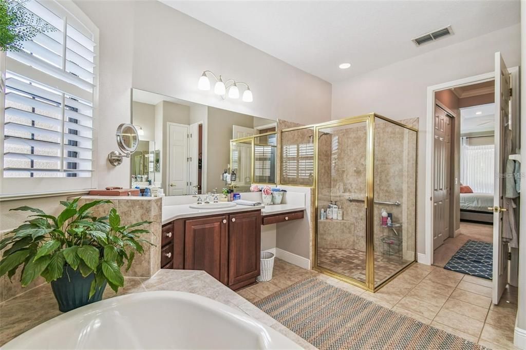 合同活跃: $649,900 (4 贝兹, 4 浴室, 2917 平方英尺)