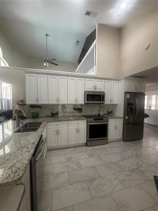 出租: $3,099 (4 贝兹, 2 浴室, 2487 平方英尺)