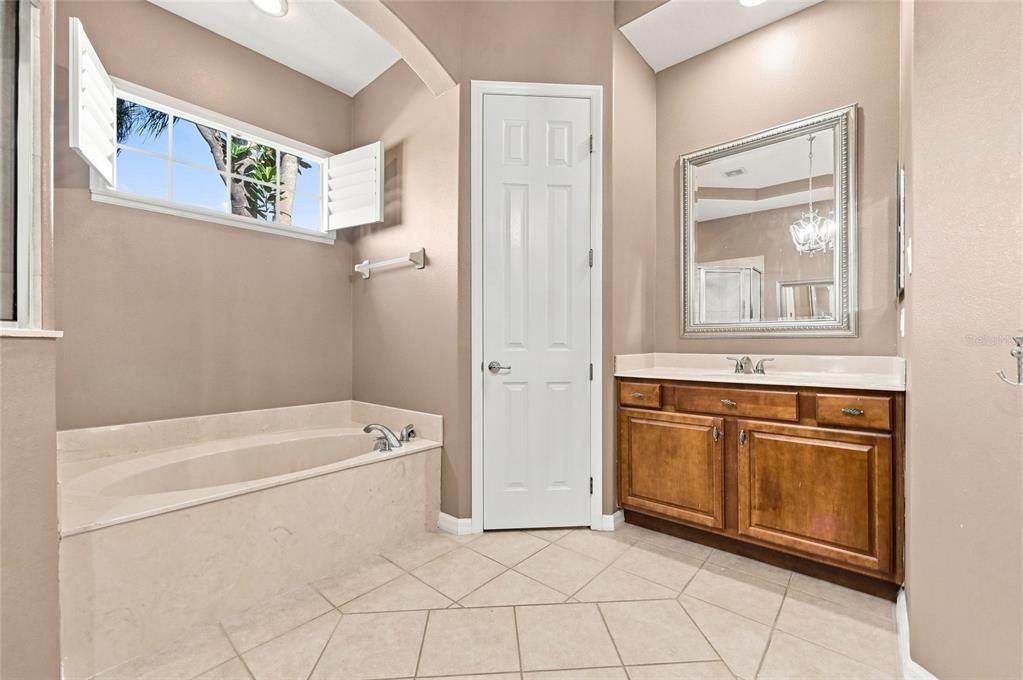 For Sale: $645,000 (4 beds, 3 baths, 2833 Square Feet)