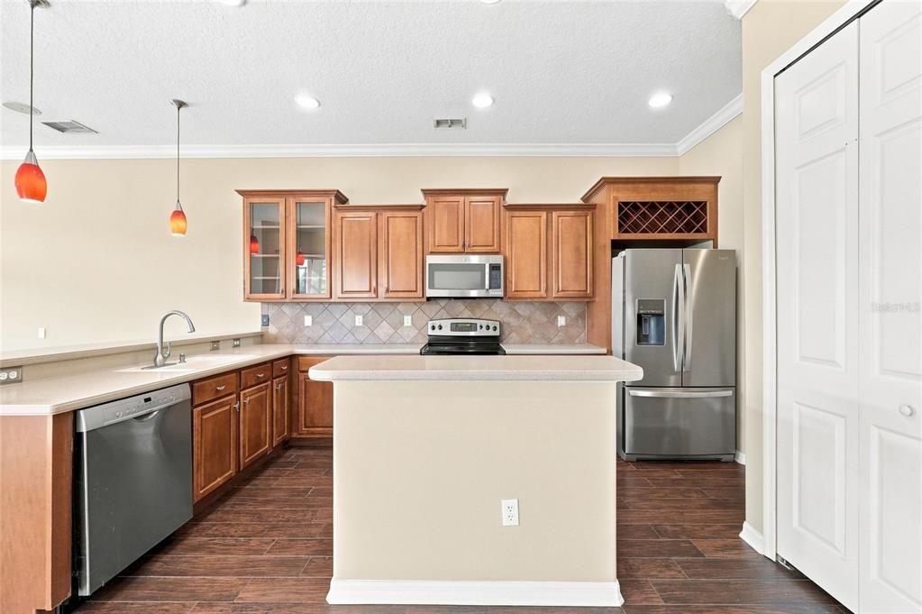 For Sale: $645,000 (4 beds, 3 baths, 2833 Square Feet)