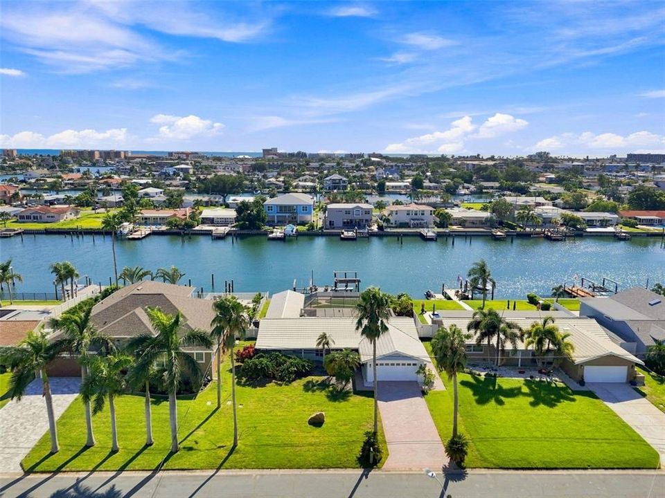 En Venta: $1,350,000 (3 camas, 3 baños, 1862 Pies cuadrados)