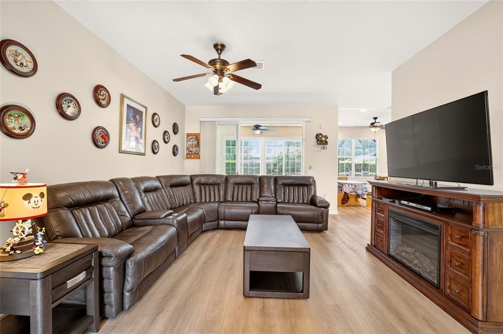 For Sale: $349,999 (3 beds, 2 baths, 1720 Square Feet)