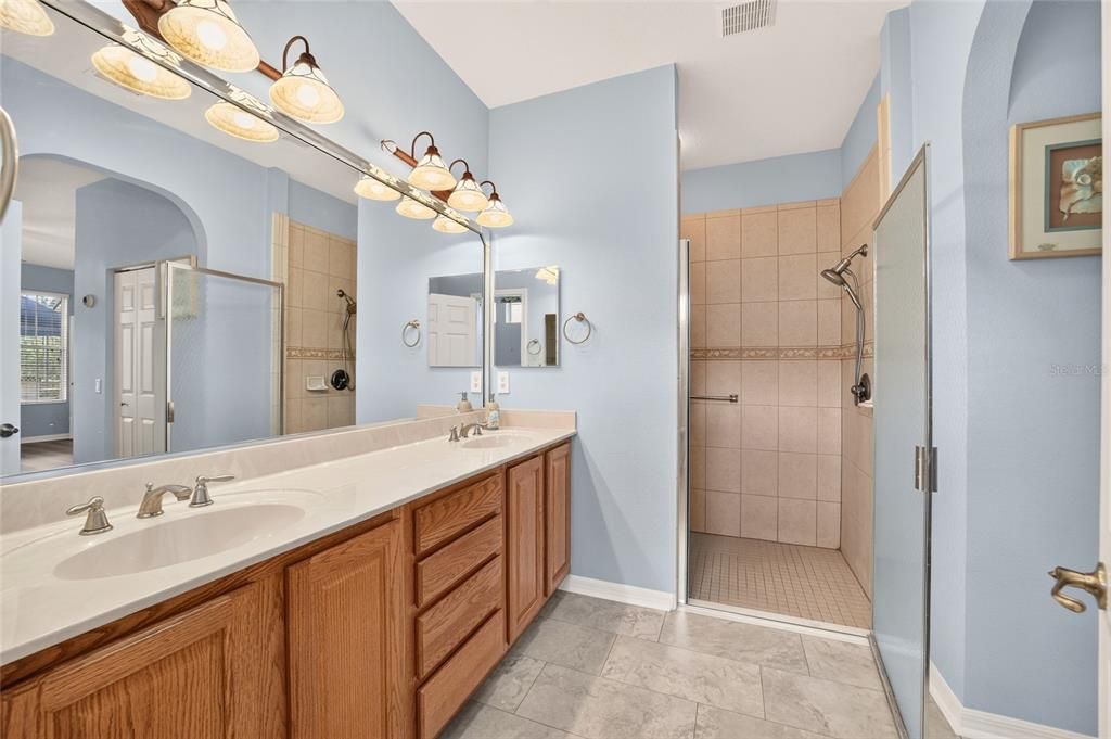 For Sale: $349,999 (3 beds, 2 baths, 1720 Square Feet)