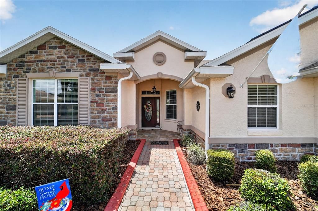 For Sale: $349,999 (3 beds, 2 baths, 1720 Square Feet)