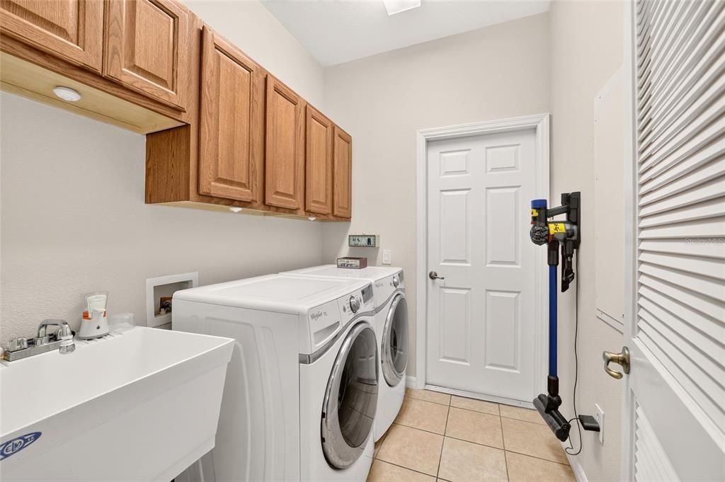 For Sale: $349,999 (3 beds, 2 baths, 1720 Square Feet)