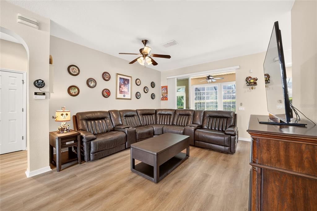 For Sale: $349,999 (3 beds, 2 baths, 1720 Square Feet)