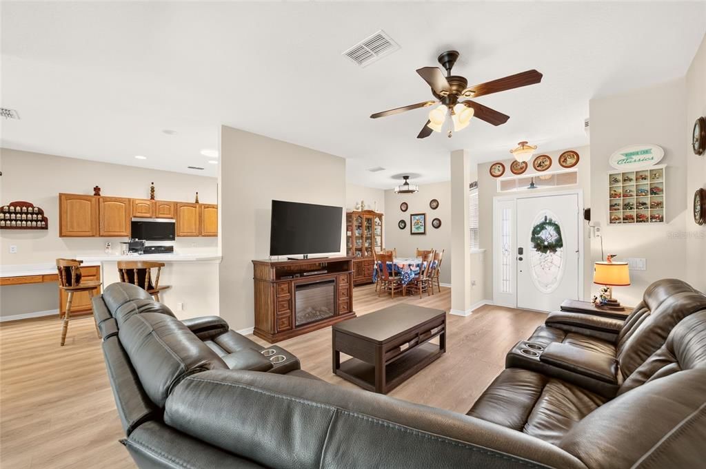 For Sale: $349,999 (3 beds, 2 baths, 1720 Square Feet)