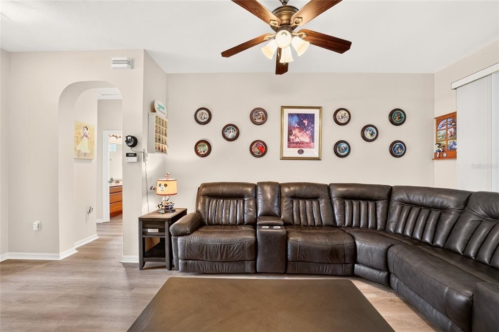 For Sale: $349,999 (3 beds, 2 baths, 1720 Square Feet)
