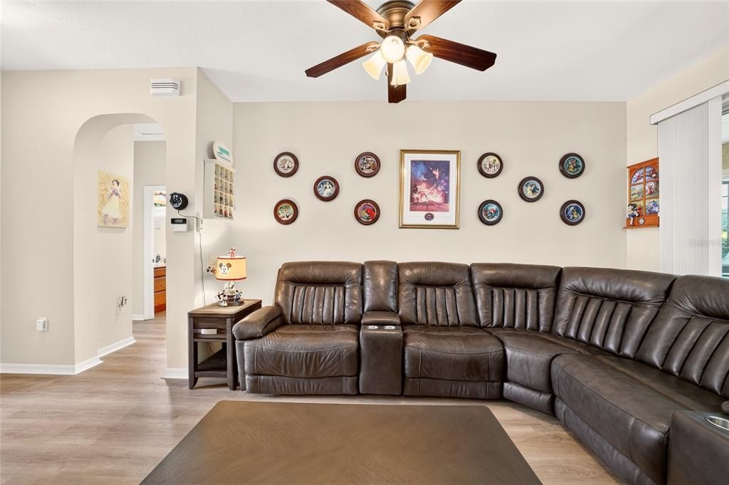 For Sale: $349,999 (3 beds, 2 baths, 1720 Square Feet)