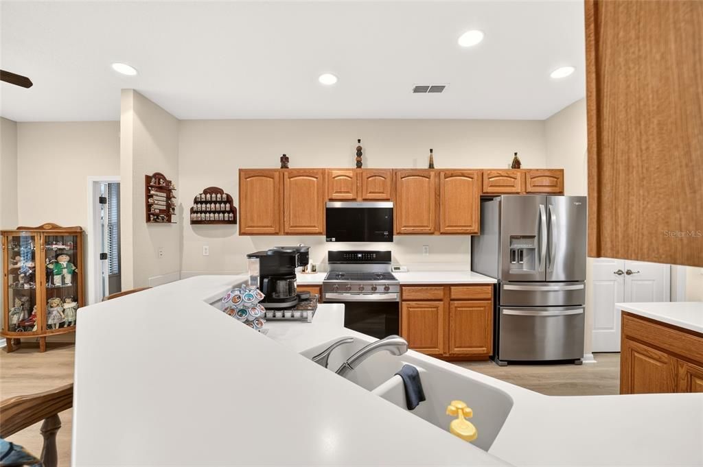For Sale: $349,999 (3 beds, 2 baths, 1720 Square Feet)