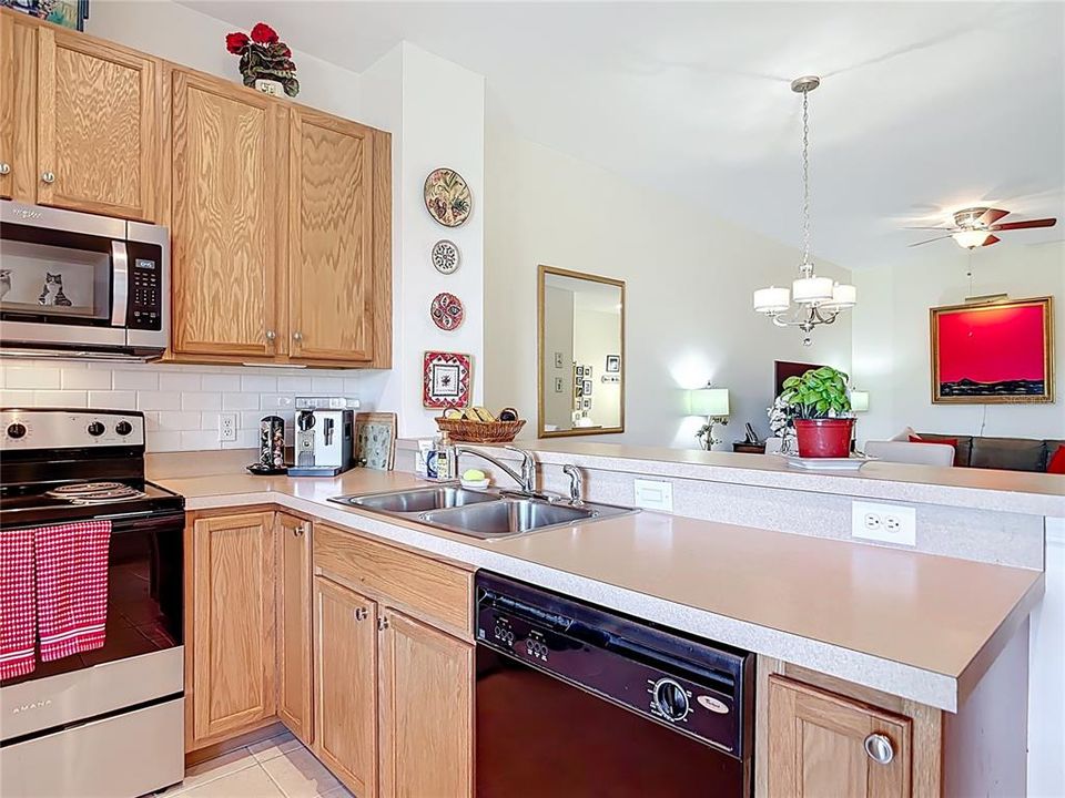 For Sale: $225,000 (2 beds, 2 baths, 1268 Square Feet)