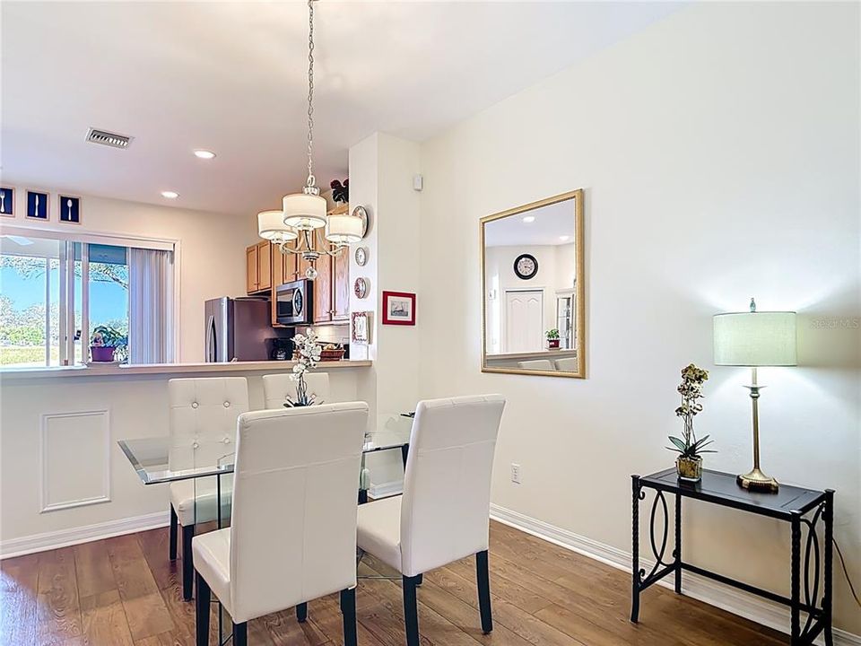 For Sale: $225,000 (2 beds, 2 baths, 1268 Square Feet)