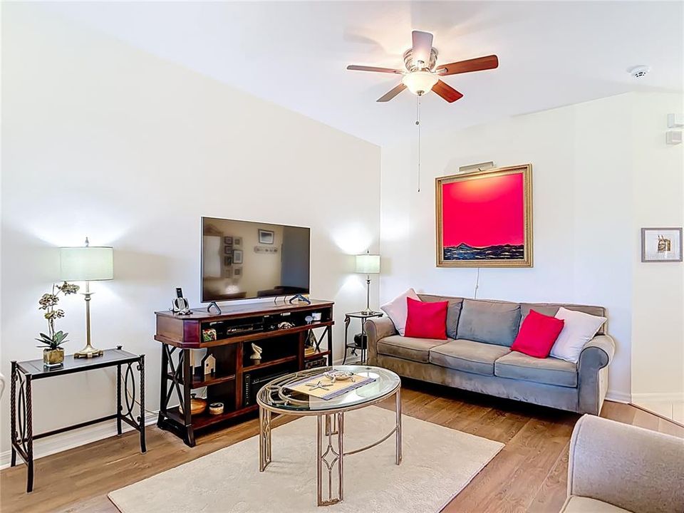 For Sale: $225,000 (2 beds, 2 baths, 1268 Square Feet)