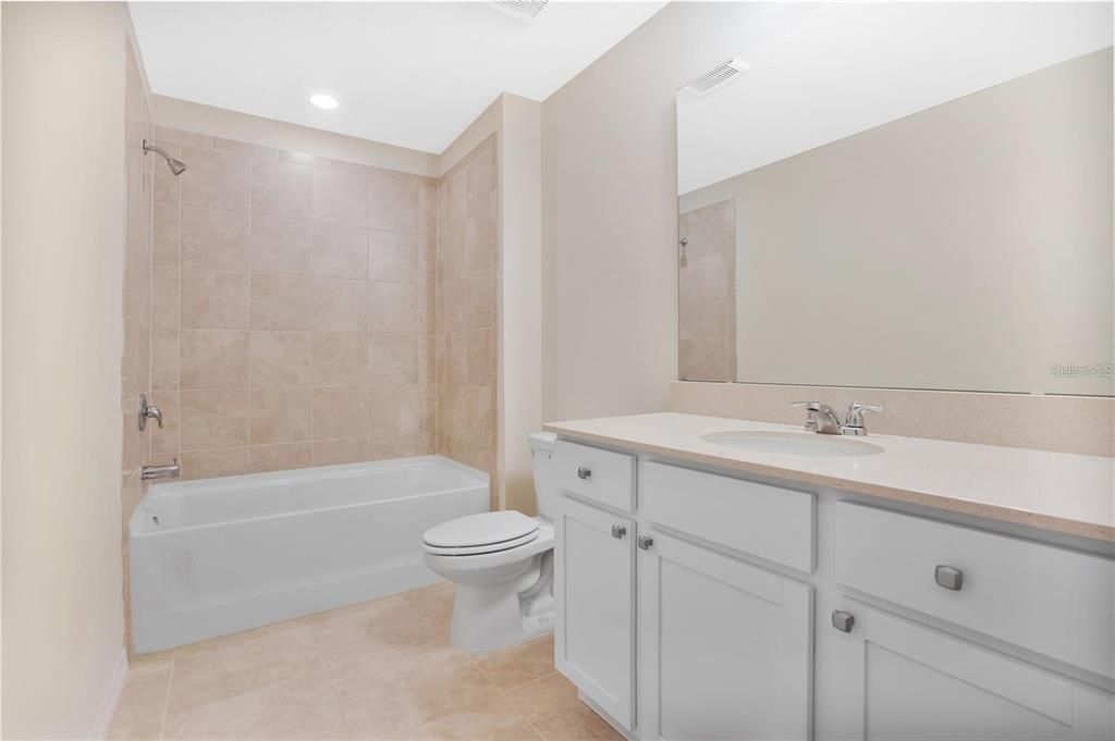 En Renta: $2,400 (3 camas, 2 baños, 1760 Pies cuadrados)