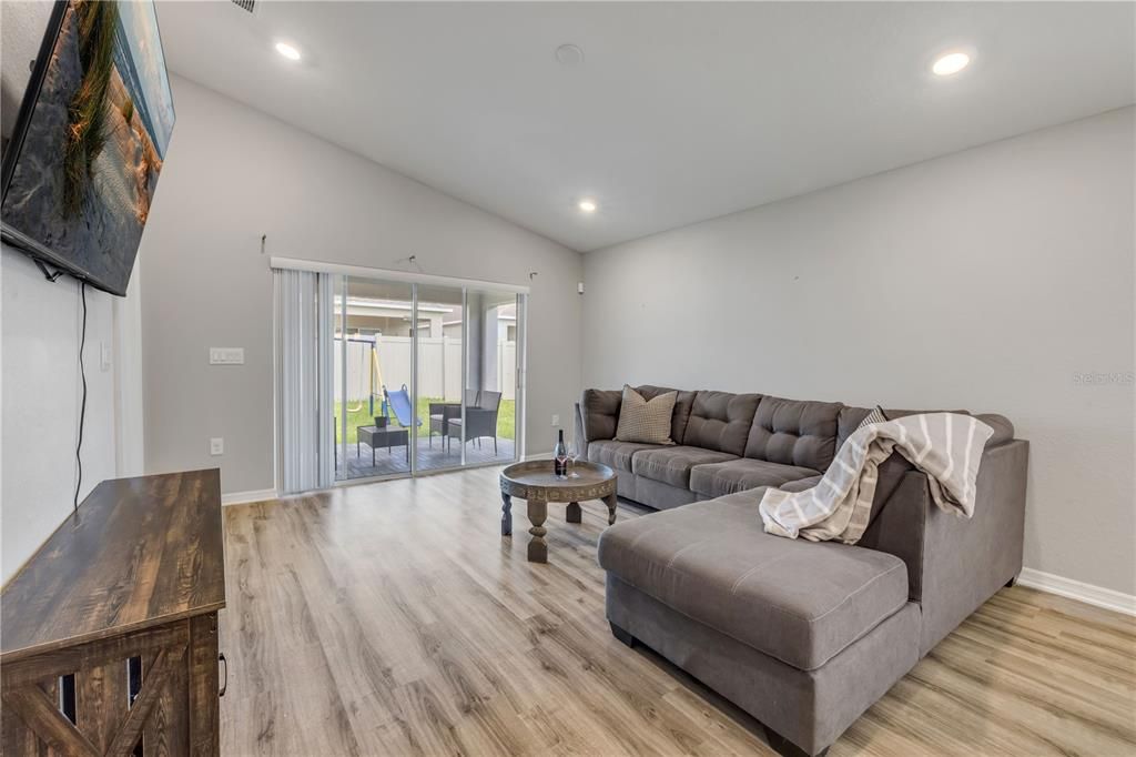 En Venta: $316,000 (3 camas, 2 baños, 1597 Pies cuadrados)