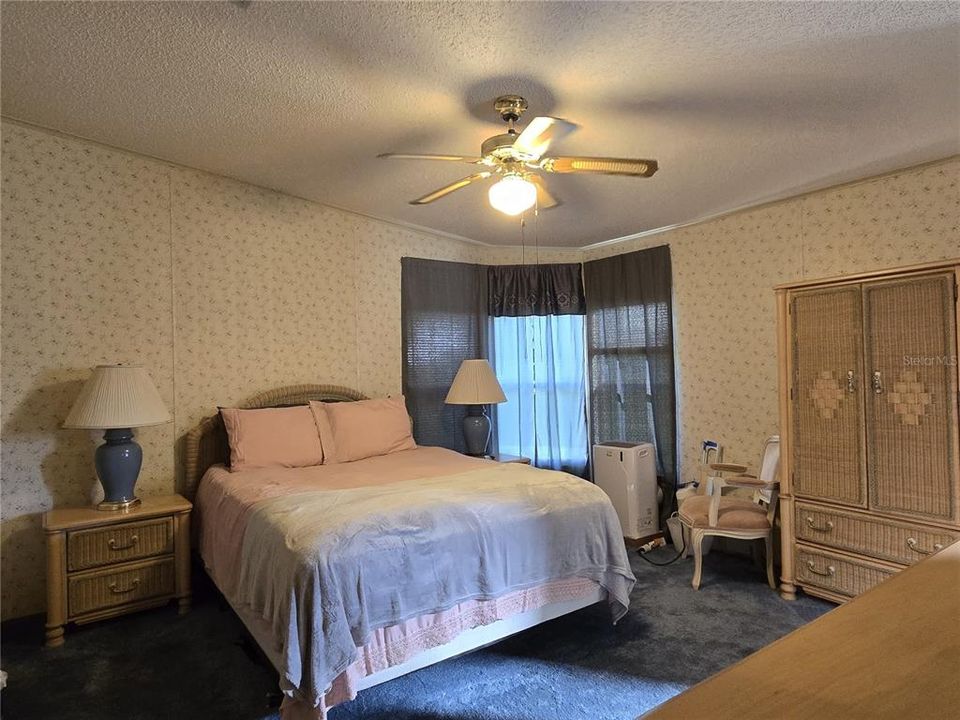 For Sale: $125,000 (2 beds, 2 baths, 970 Square Feet)