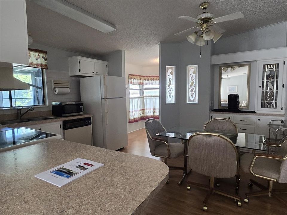 For Sale: $125,000 (2 beds, 2 baths, 970 Square Feet)