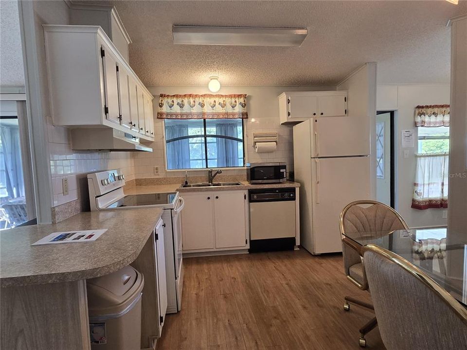 For Sale: $125,000 (2 beds, 2 baths, 970 Square Feet)