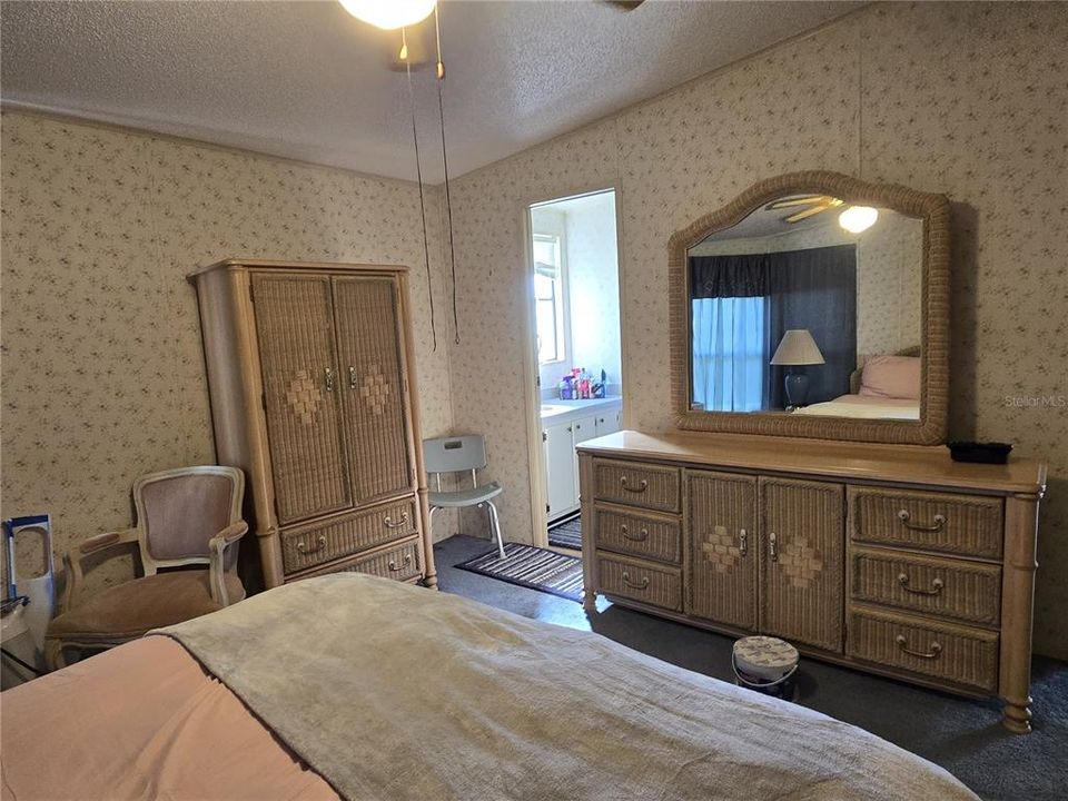 For Sale: $125,000 (2 beds, 2 baths, 970 Square Feet)