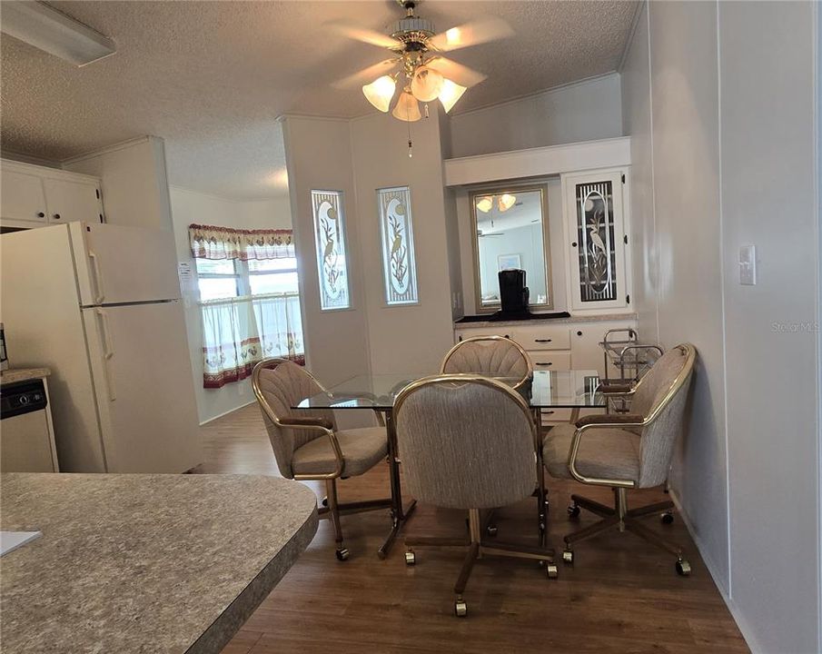 For Sale: $125,000 (2 beds, 2 baths, 970 Square Feet)