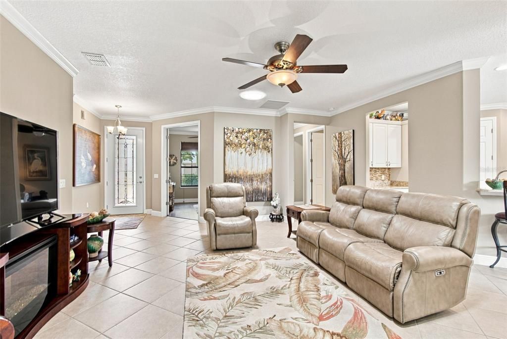 待售: $349,000 (2 贝兹, 2 浴室, 1667 平方英尺)