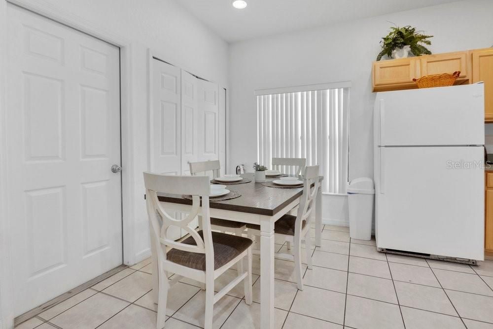 En Venta: $364,990 (4 camas, 3 baños, 1638 Pies cuadrados)