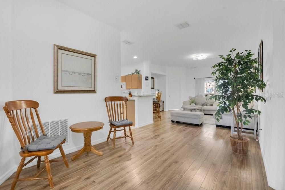 En Venta: $364,990 (4 camas, 3 baños, 1638 Pies cuadrados)